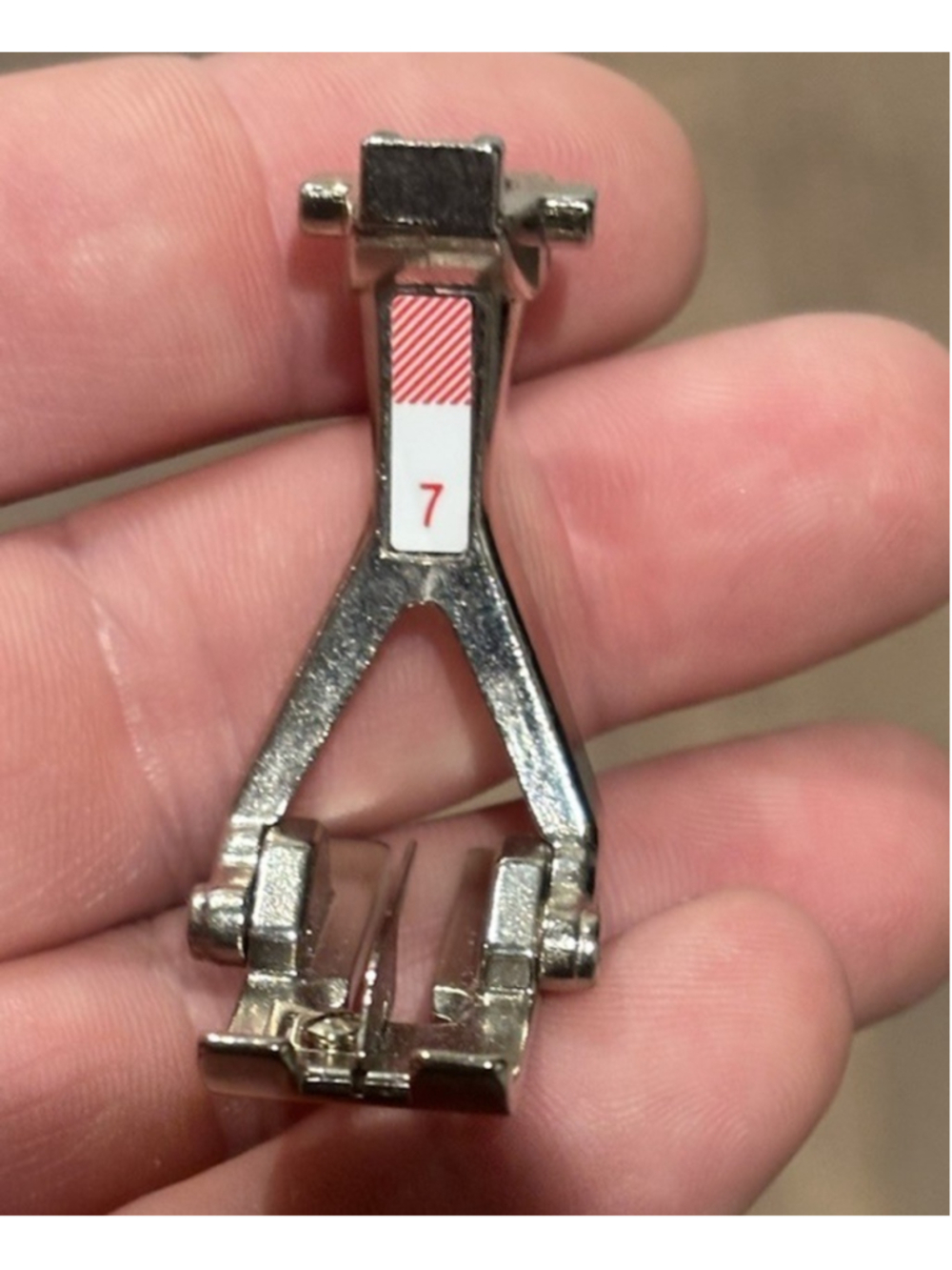 Bernina Presser foot No.7 Tailor tacking foot new style.